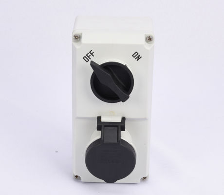 IP44 32A Industrial Power Switched Socket Tiga Fasa Dengan Interlock Mekanis