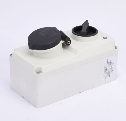 IP44 32A Industrial Power Switched Socket Tiga Fasa Dengan Interlock Mekanis