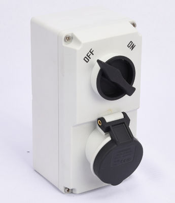 IP44 32A Industrial Power Switched Socket Tiga Fasa Dengan Interlock Mekanis
